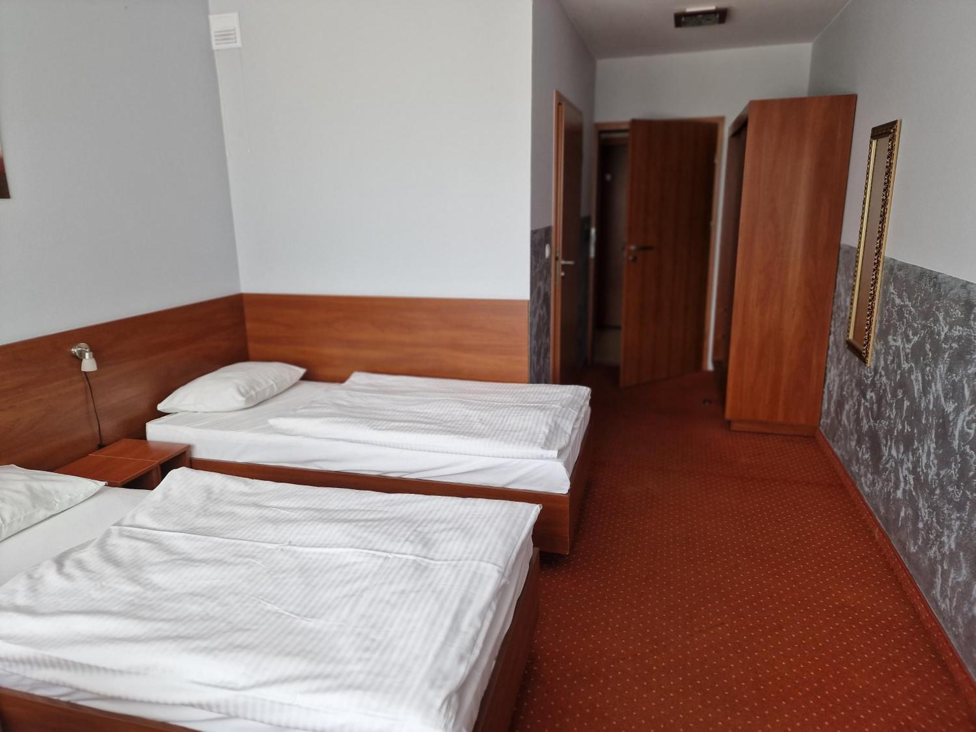 Hotel Podróżnik Koszuty Exterior foto